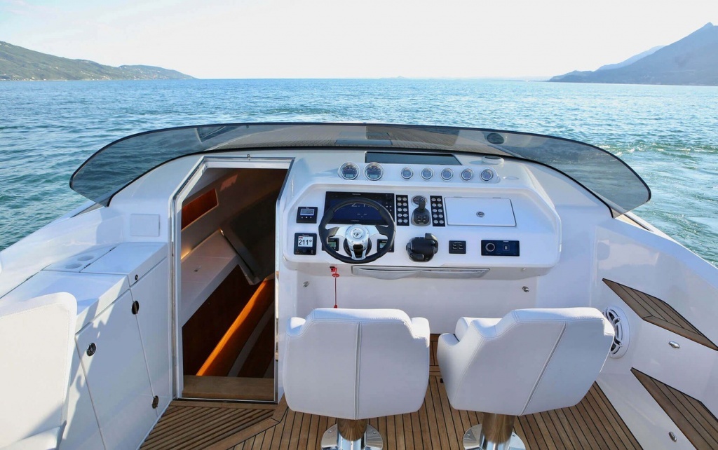 Frauscher 1212 Ghost _2.jpg